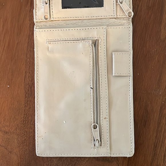 Vintage 90’s Wallet handbag. Outer pocket will fit an iPhone. - Picture 5 of 6